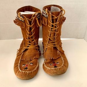 Minnetonka Thunder Bird lace up boots